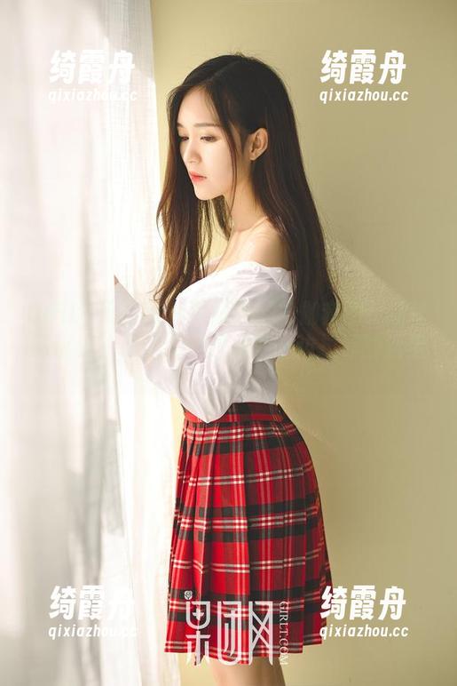GIRLT果团网-尹意纯 GIRLT果团网 - 尹意纯的瑜伽套图:动作够优雅,却像个一边闹剧一边拉筋的活宝。