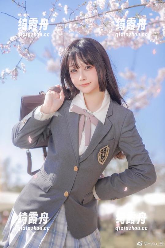 Halo_酱 取得图包,Halo_酱的女孩,标志性侧脸似乎在讲述什么只可意会的事儿