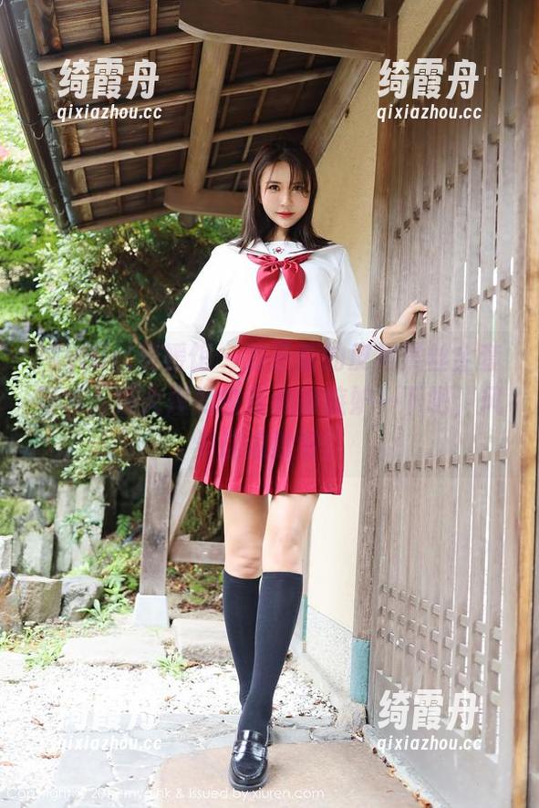 MyGirl美媛馆-方子萱 MyGirl美媛馆 - 方子萱的皮裙黑丝全套写真,连大理的白云都得嫉妒一下吧,风景这边独好!