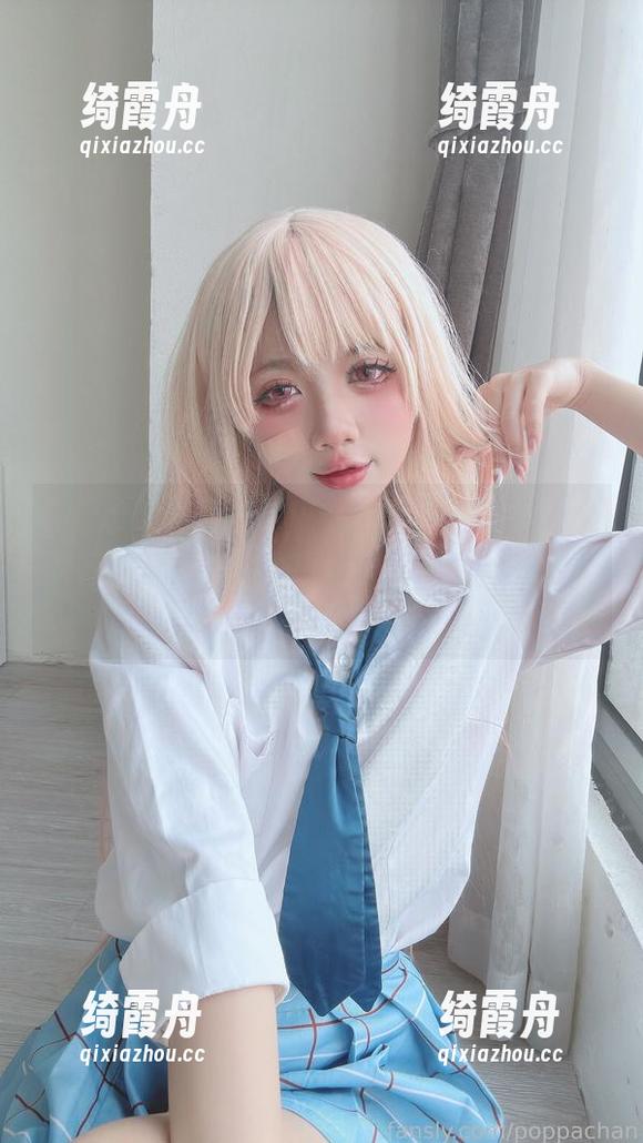 PoppaChan 在护士的角色扮演中,PoppaChan让幽默有了新定义,分享这份不同寻常的作品吧!