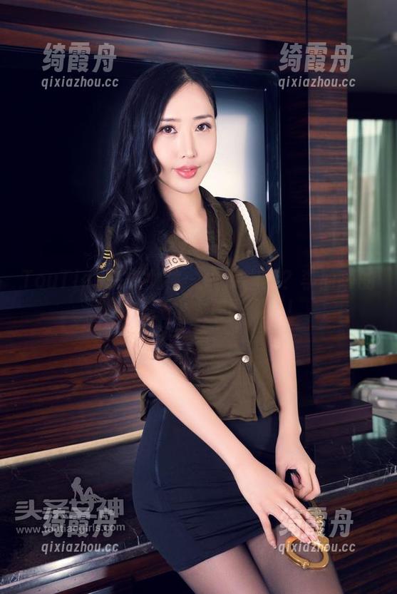 TouTiao头条女神-李丽莎 TouTiao头条女神 - 一帘幽梦?李丽莎的私拍作品也太瑰丽了吧!