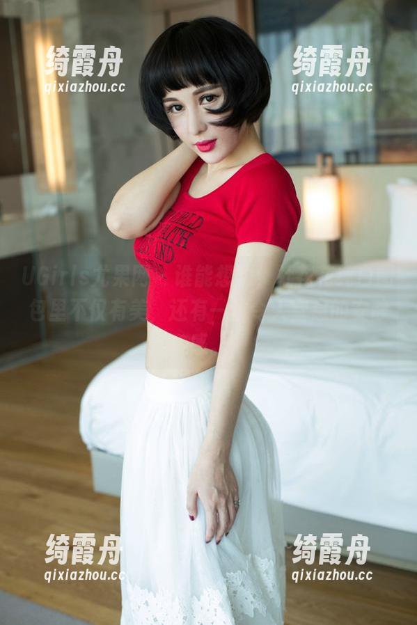 UGirls尤果网-杜花花 UGirls尤果网 - 谁能想到,杜花花纯白图包里不仅有美,还有一丝令人窒息的安静感。