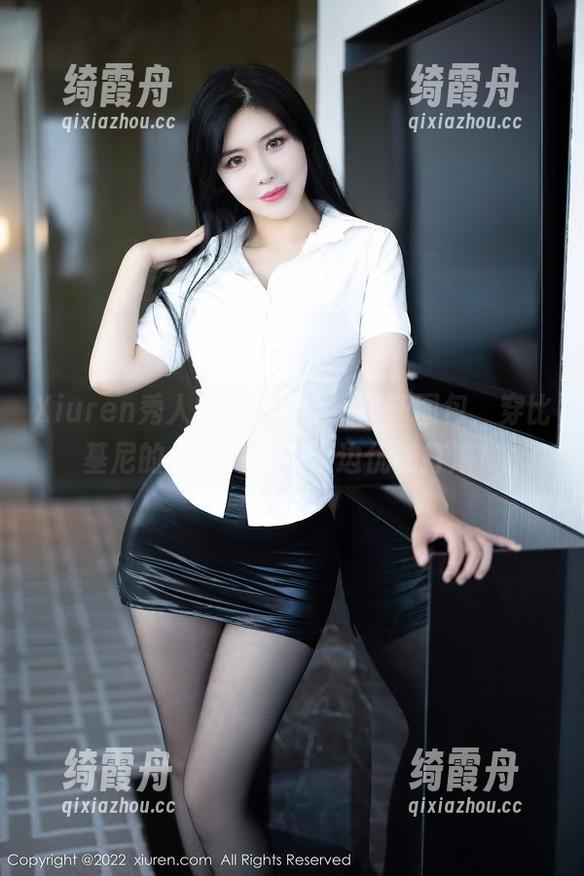 Xiuren秀人网-e宝小野猫 Xiuren秀人网 - e宝小野猫新图包,穿比基尼的样子真像在海边优雅打滚!