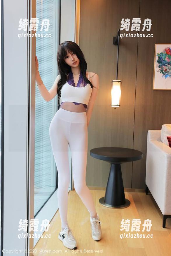 Xiuren秀人网-养乐多Doll Xiuren秀人网 - 总有一天,养乐多Doll会把她的红裙美图编成一本杂志吧,这封面可有看头。