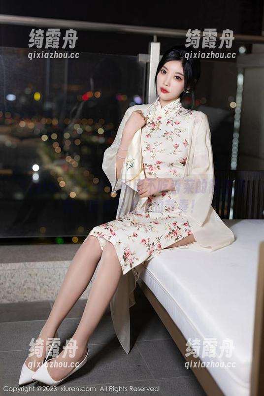 Xiuren秀人网-周周不吃香菜 Xiuren秀人网 - 周周不吃香菜的镂空挑战:照片跟上我的节奏!