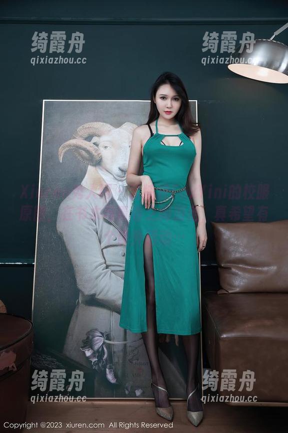 Xiuren秀人网-孟狐狸FoxYini Xiuren秀人网 - 孟狐狸FoxYini的校服原图,在书本与青春之间游走,真希望有个课外活动…