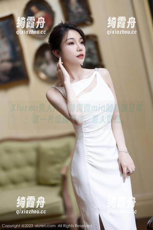 Xiuren秀人网-徐微微mia Xiuren秀人网 - 徐微微mia的私房日常:这一片低胸开襟,惹人联想。