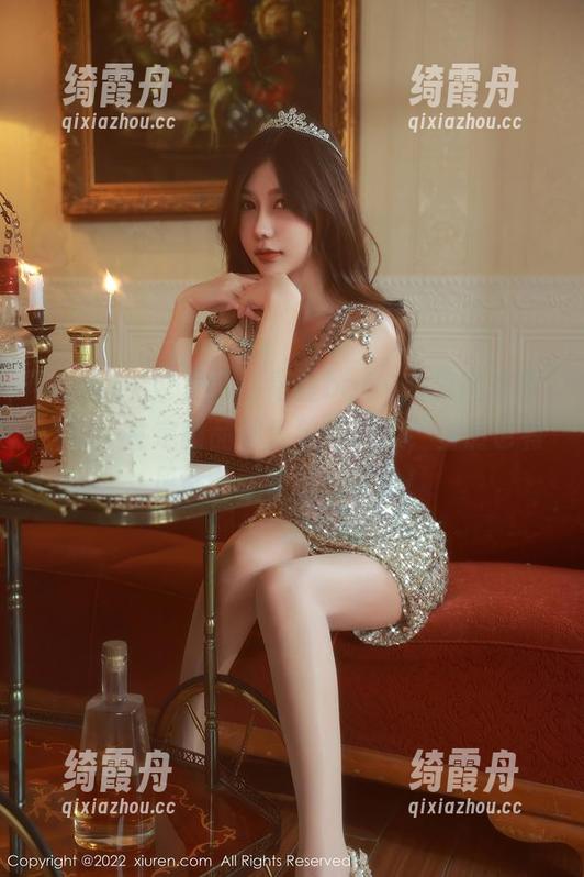 Xiuren秀人网-星星baby Xiuren秀人网 - 星星baby的旗袍写真:每一件定制品都是独一无二,当然也有风险…就像意外变身!