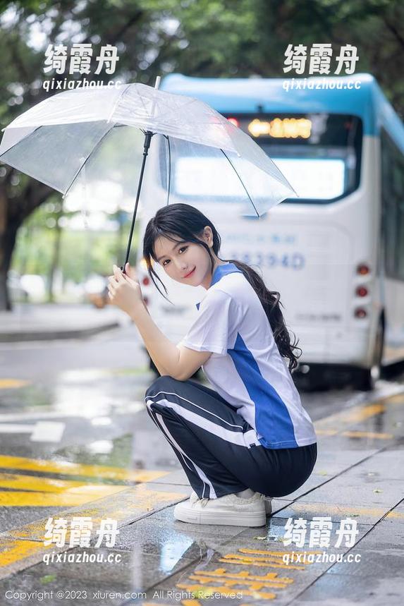 Xiuren秀人网-黄可Christine Xiuren秀人网 - 当黄可Christine遇上眼镜:滑稽写真合集,亮瞎你的眼!