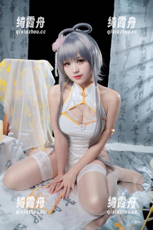 miko酱ww 最新套图出炉:miko酱ww和大熊猫的默契颜值,目测要引发一波围观。