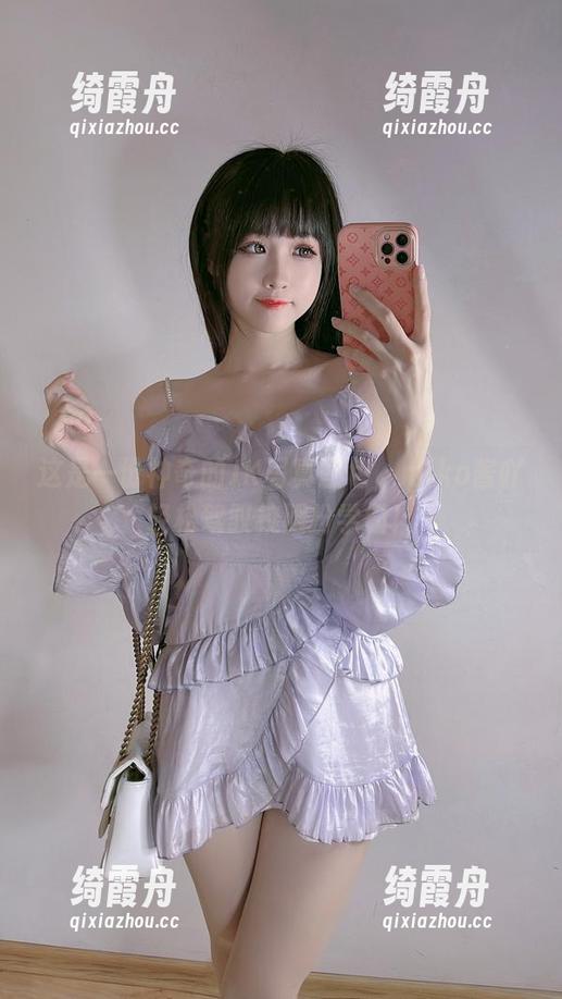 miko酱吖 这是一份神奇的JK写真图包,miko酱吖轻松驾驭校服扮学霸!