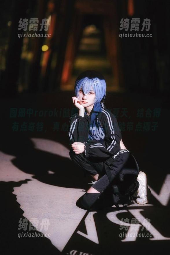 图册中roroki骷髅姬的狂欢夏天，结合得有点奇特，真心希望她下次也能带点椰子汁回来。