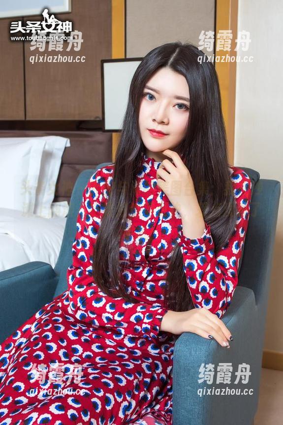 头条女神-乔安 头条女神 - 乔安与海的美图合集:我在沙滩上翻滚,结果浪追得更快,差点没丢了手机!