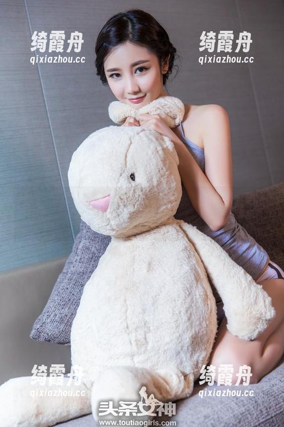 头条女神-信悦儿 头条女神 - 美图里面的信悦儿:黑白搭配,一场视觉的海洋!是戏谑,还是赞美?