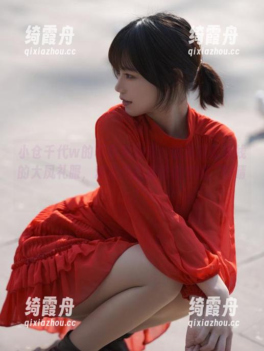小仓千代w的写真集分享：跌进碧蓝航线的大凤礼服，难道这就是传说中的“吸睛”？