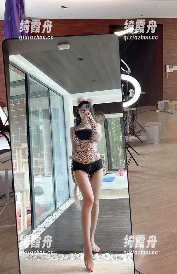小玉吃果冻 微密圈 - 私房秘籍来啦!小玉吃果冻的美图福利超大,得承认让人小心脏扑通扑通。