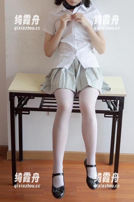 少女秩序-乐栀 少女秩序 - 免费图片查看中,乐栀的红裙又让我想起了古怪的时光。