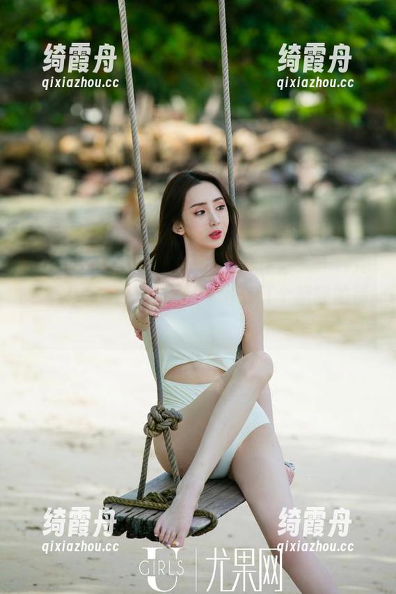 尤果网-张多多 尤果网 - 张多多的白色写真,给我一种她下一秒就要从画框里跳出来打个招呼的错觉。