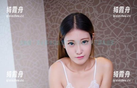 尤物馆-艾小青 尤物馆 - 艾小青本色私拍,家里的每张椅子都在唱歌。