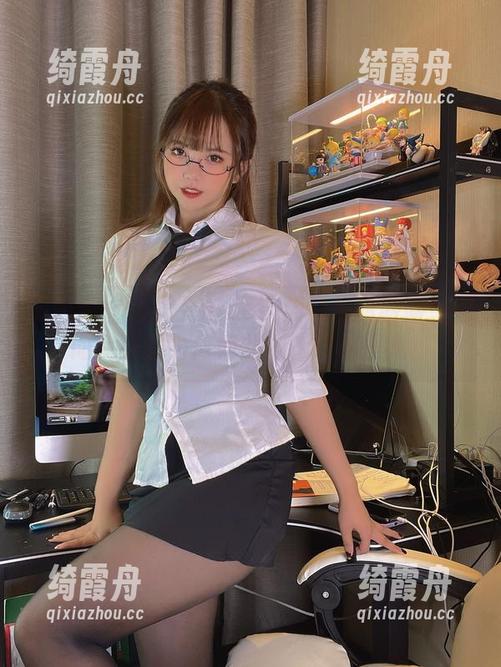 张思允nice 微密圈 - 张思允nice在旗袍里转圈圈:别问我美图为何如此撩,这都怪我!