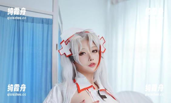 念念_D 这组照片证实:海滩的风很任性,想要把念念_D的头发吹成艺术作品!