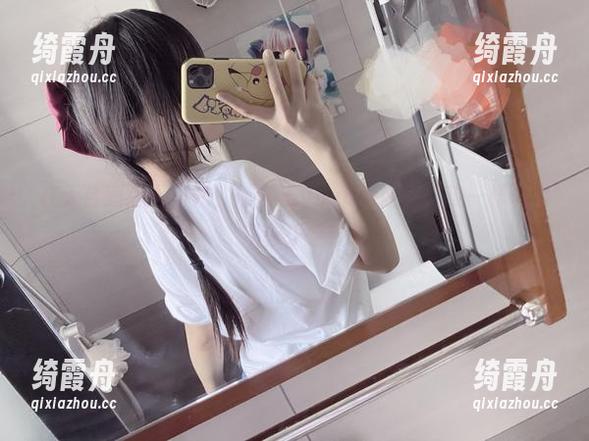 摇摇乐yoyo 在天台邂逅无圣光,摇摇乐yoyo就像小屁孩一样玩得不亦乐乎!