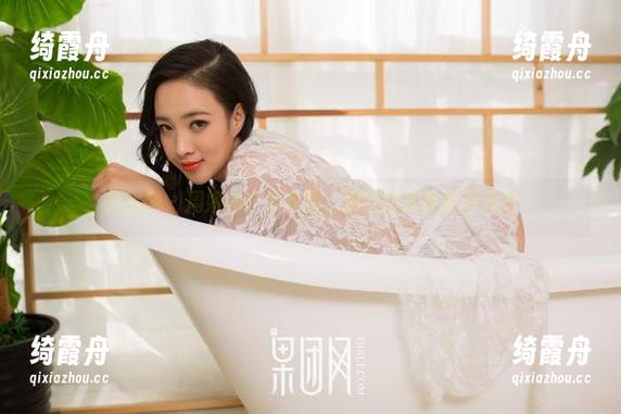果团网-周妍希 果团网 - 周妍希户外套图,精选得令我移不开眼
