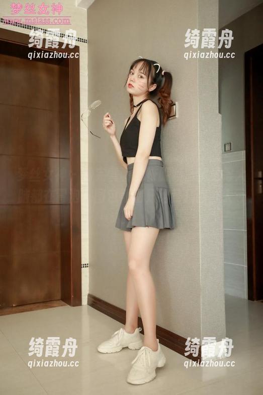 梦丝女神-雪馨 梦丝女神 - 看完雪馨的校服照,我觉得大脑都在冒泡,图包可别只给我几张,太亏了!