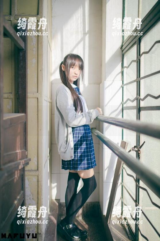 神楽坂真冬 授业开始,神楽坂真冬居然不收费?黑丝高跟照能不能别太好看?