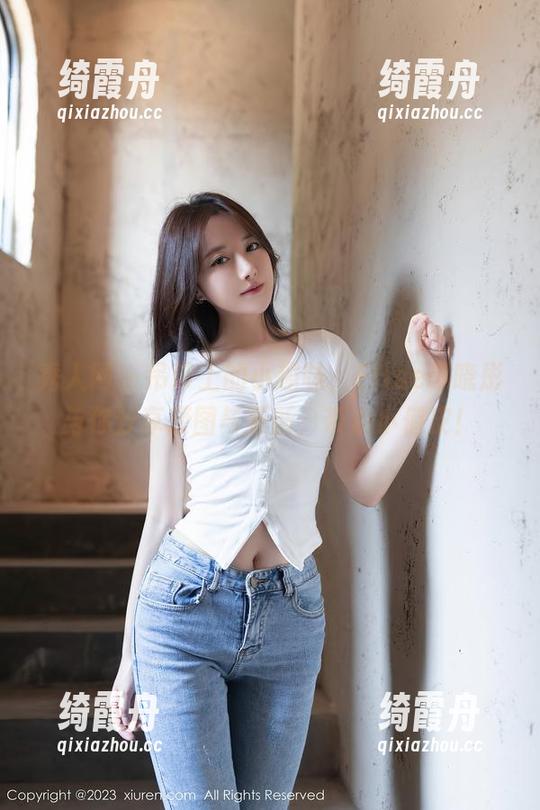 秀人网-Elise谭晓彤 秀人网 - 吊带上的小趣味,Elise谭晓彤与你分享原图与更新,带点小俏皮!