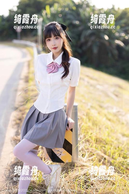秀人网-允尔 秀人网 - 允尔和那件和服,一瞬让我想到了历史剧,图片下载也太沉迷了吧!