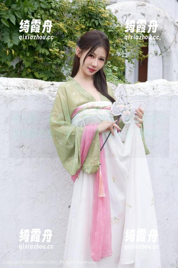 秀人网 - 私拍大白兔吖新作，妹妹的每个表情都好像在说：“你还敢再看一眼吗？”