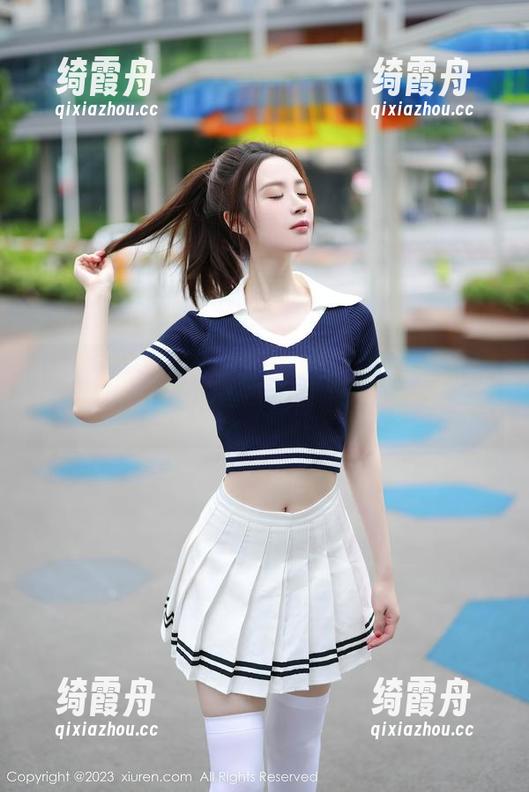 秀人网-汐汐爱吃草莓 秀人网 - 显然,汐汐爱吃草莓的比基尼照片不是普通的展示,有种实实在在的洒脱