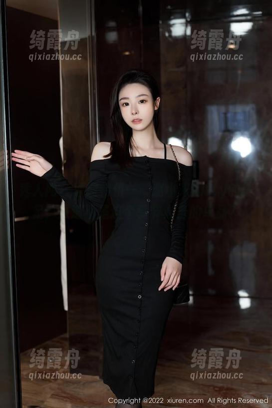 秀人网-赵小米kitty 秀人网 - 原图特供——赵小米kitty的美足,难道不是这个季节必备的单品?