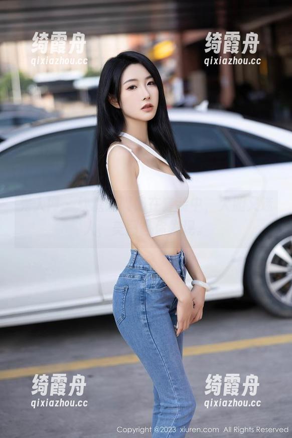 秀人网-软糖爱喝奶 秀人网 - 软糖爱喝奶在套装中,大胆又迷人,美图等你发现。