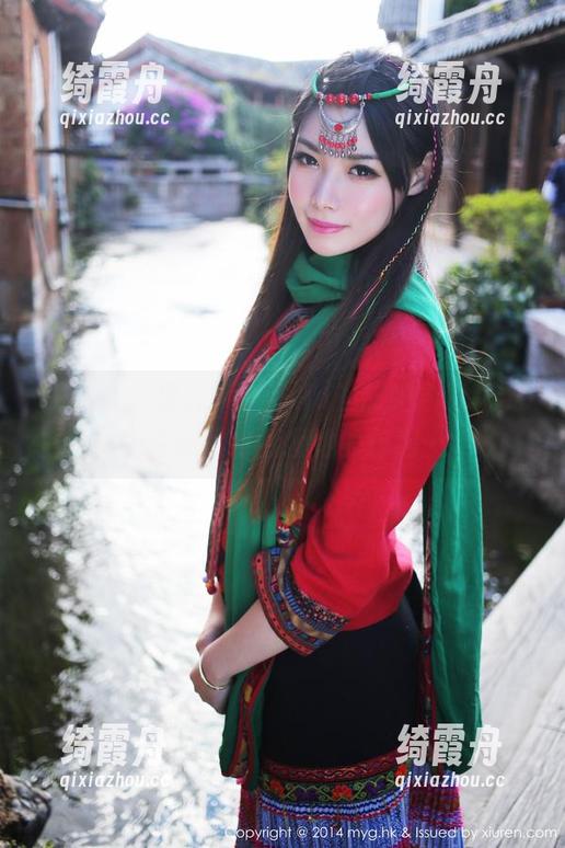 美媛馆-果儿Victoria 美媛馆 - 果儿Victoria的旅拍精选,恍若在迷雾中捉摸她的行踪…