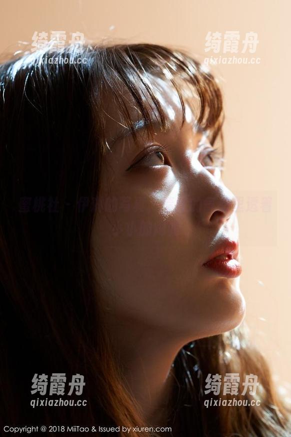 蜜桃社-伊琳 蜜桃社 - 伊琳的写真,清纯的气息里透着小小的闹腾
