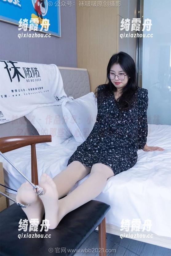 袜啵啵-小甜豆 袜啵啵 - 作品分享:小甜豆用咖啡色丝袜勾勒出的那些小心思,甜到让人发憷!