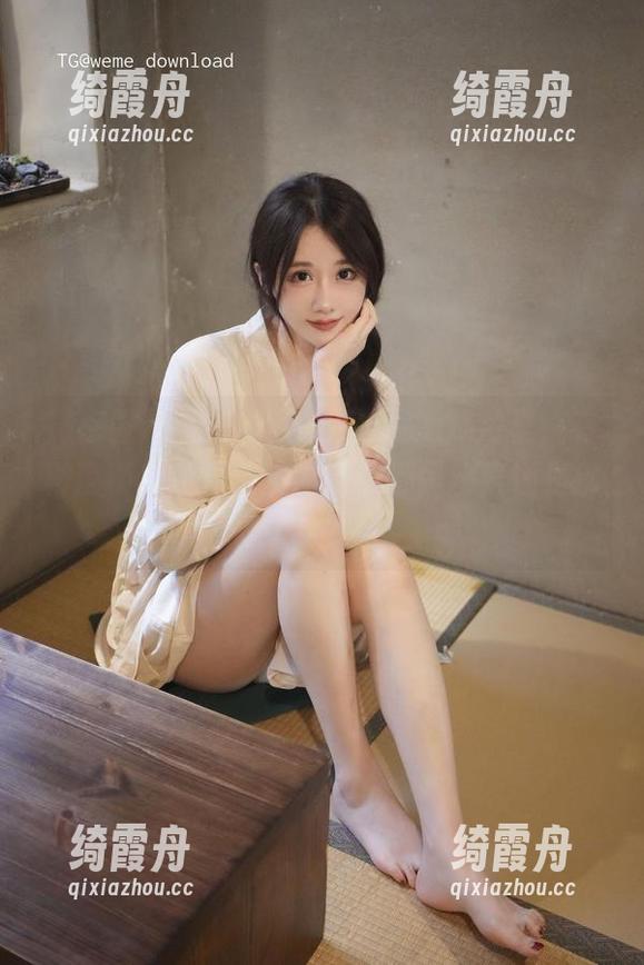 轩子巨2兔 微密圈 - 在轩子巨2兔的泳池照片里,有种说不出的松弛氛围啊,都是水汽还是别的?