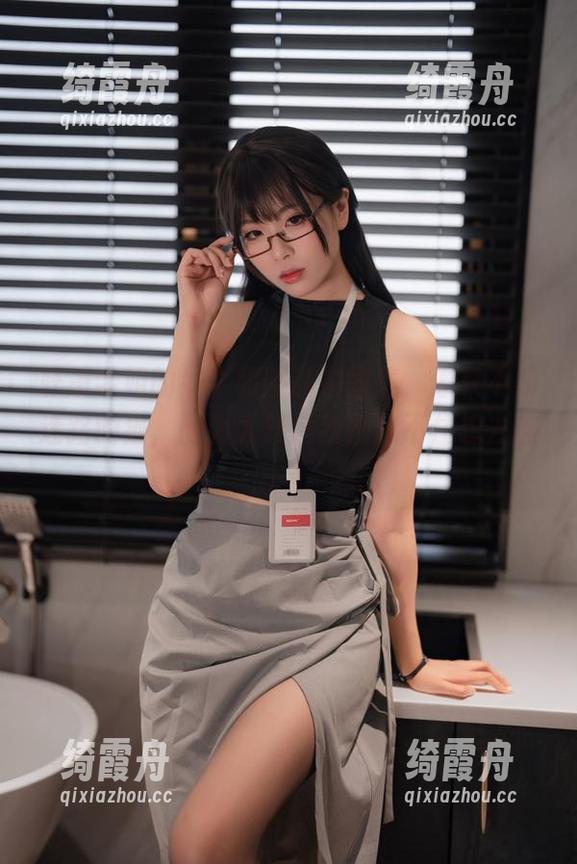 轩萧学姐的牛牛和服私拍图集，像只不知迷路的猫，因为太舒适我都忍不住想去捏一下