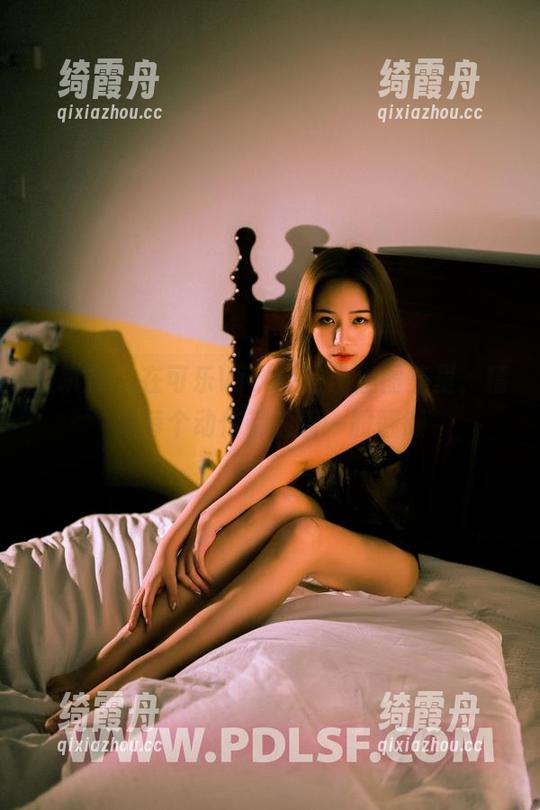 轰趴猫-可乐Vicky 轰趴猫 - 在可乐Vicky的瑜伽图集里,精选每个动作都透着一股慵懒