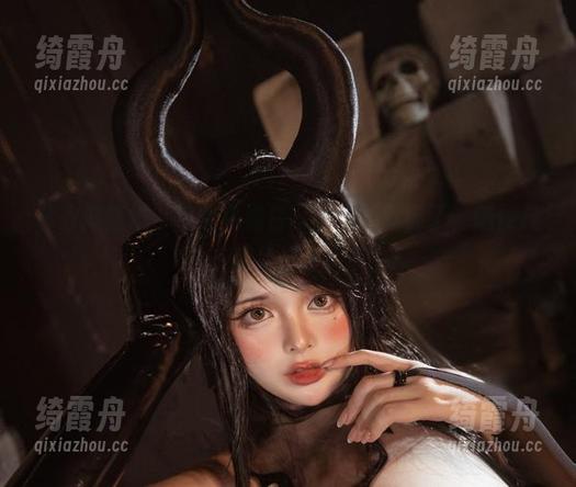 阿寨寨 拿去做壁纸?阿寨寨黑白写真套图就够了,随便放在哪里都不错。