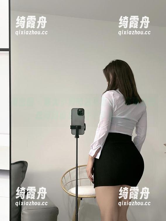 陈大小姐 微密圈 - 陈大小姐的油亮黑丝,高清套图,想问问谁忍得住不多看两眼。
