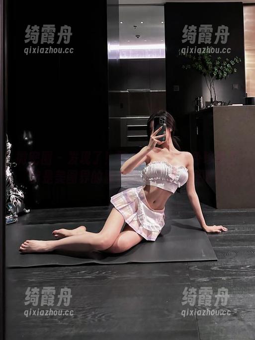 黎允熙 微密圈 - 发现了!黎允熙穿上紫色珍珠丁裤是美图界的黑科技,赶紧下载吧!
